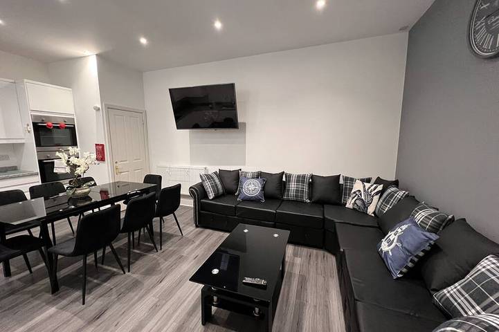 Holiday home for 9 people, with terrace in Plymouth