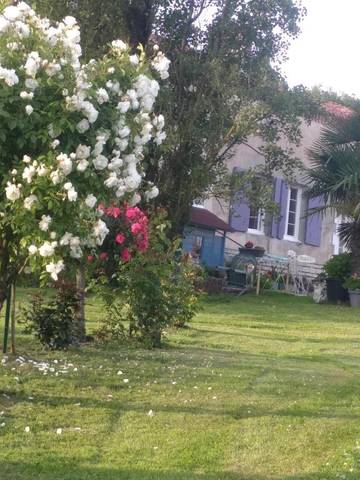 Gîte pour 8 personnes, avec vue et jardin à Pillac