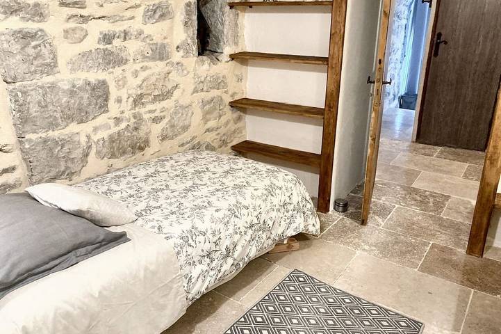 Location de vacances pour 6 personnes, avec jardin et piscine à Saint-André-de-Cruzières - 2