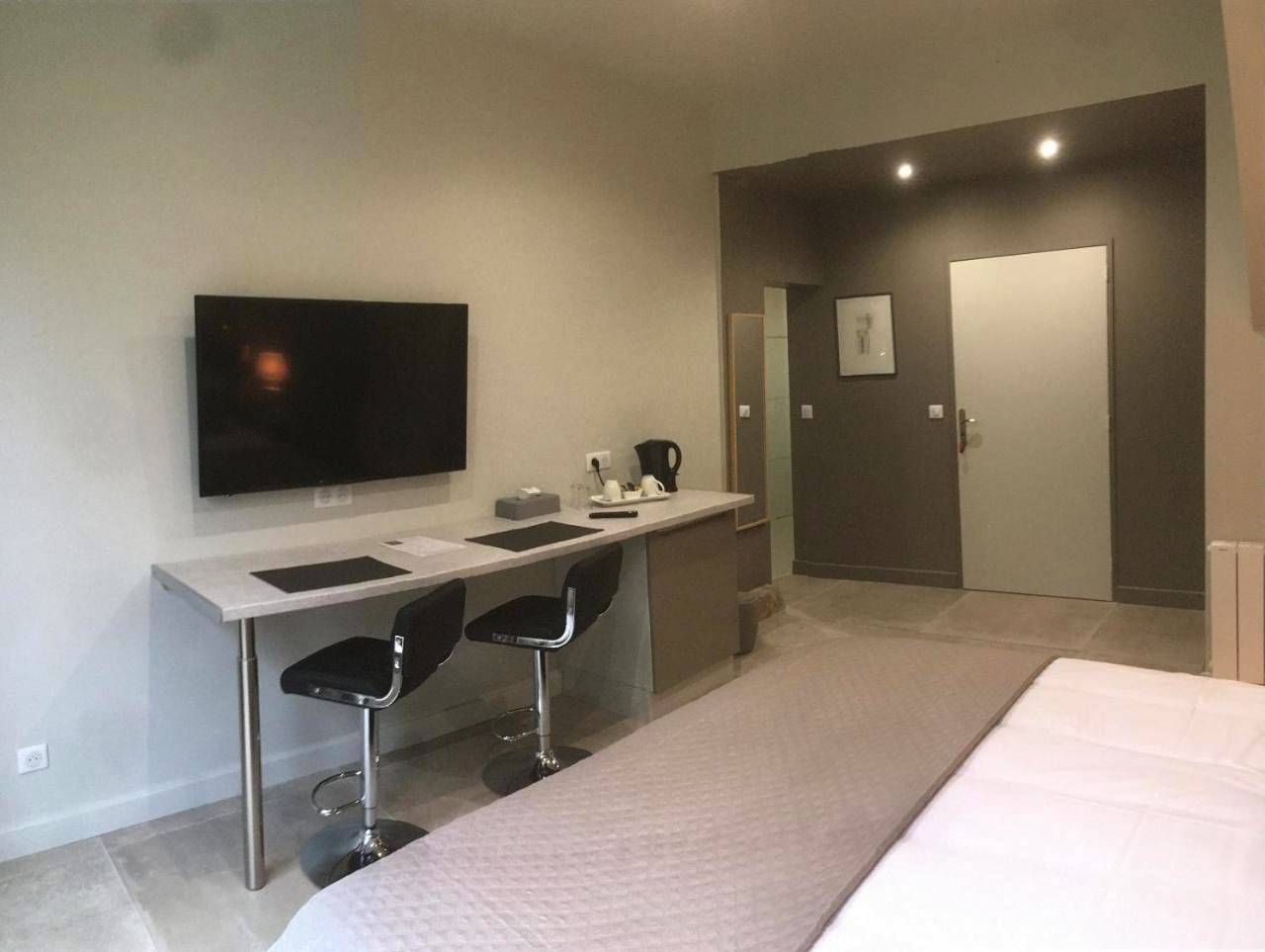 Double Room with Garden View in Chartres, Région de Chartres