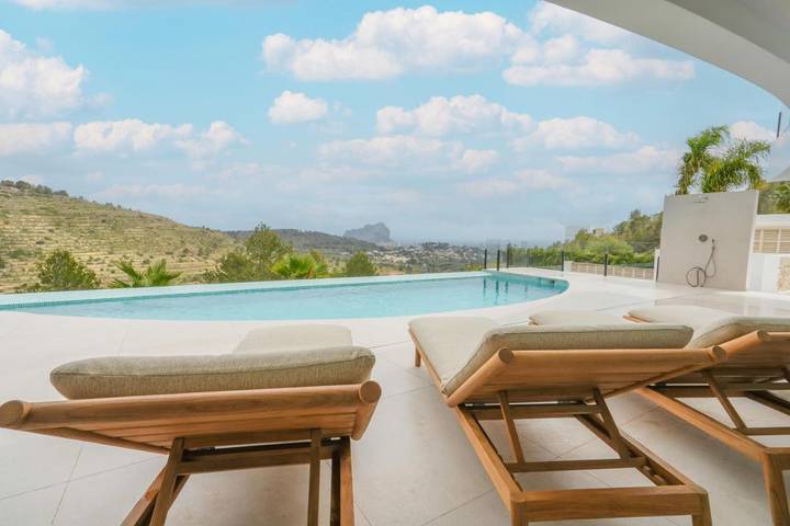 Chalet para 8 personas, con Balcón y Terraza además de Jardín y Piscina en Marina Alta