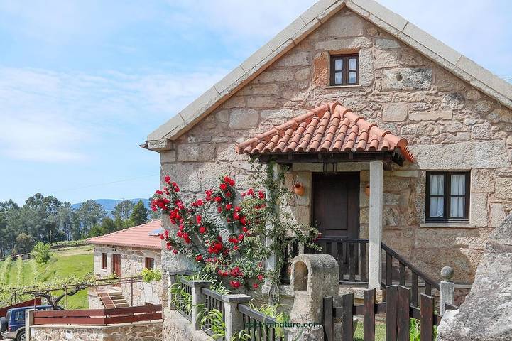 Gîte pour 10 personnes, avec jardin et piscine, animaux acceptés