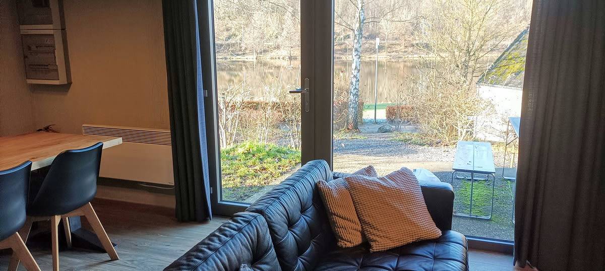 6 person bungalow with sauna and lake view in Vielsalm, Région de Bastogne