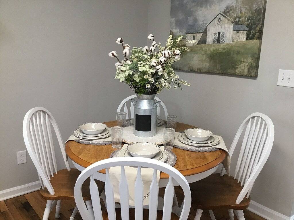 Adorable “Hudson Hideaway Cottage” in Caldwell County