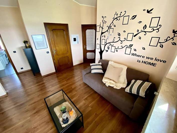 Gîte pour 4 personnes, avec Balcon ainsi que Terrasse et Vue à Leinì
