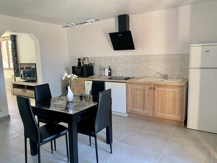 Gîte pour 7 personnes, avec jardin ainsi que terrasse et piscine à Le Crès - 2