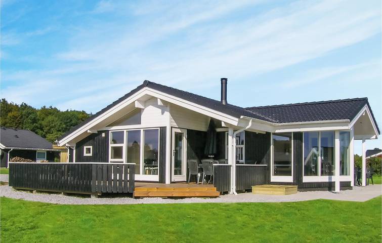 Vakantiehuis voor 10 personen, with Terras and Whirlpool as well as Sauna in Langeland