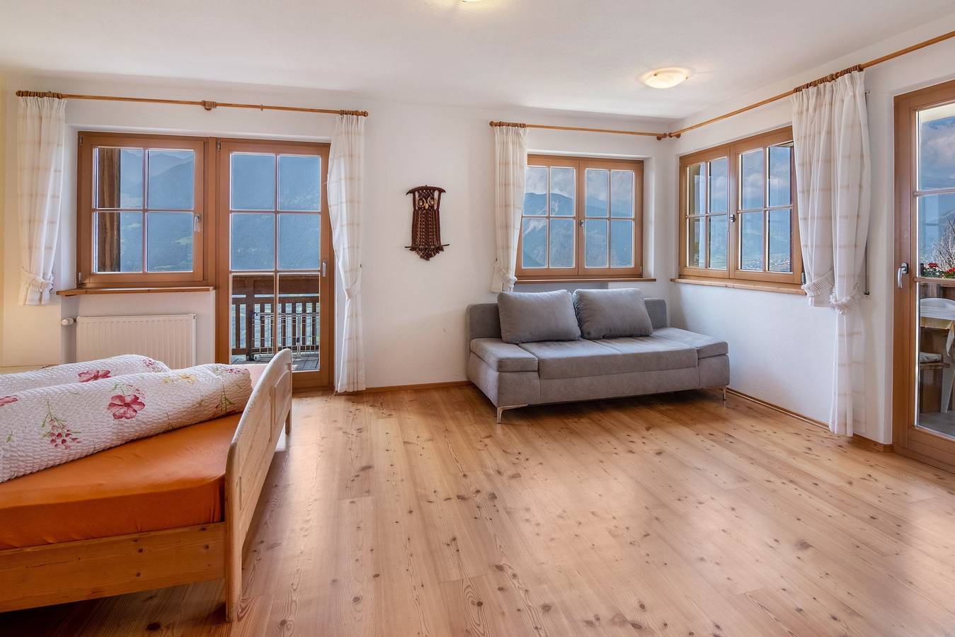 Ganze Wohnung, Ferienwohnung 'Patztauhof Tartscher Bühel' mit Bergblick, privater Terrasse und Wlan in Schluderns, Saldurkamm