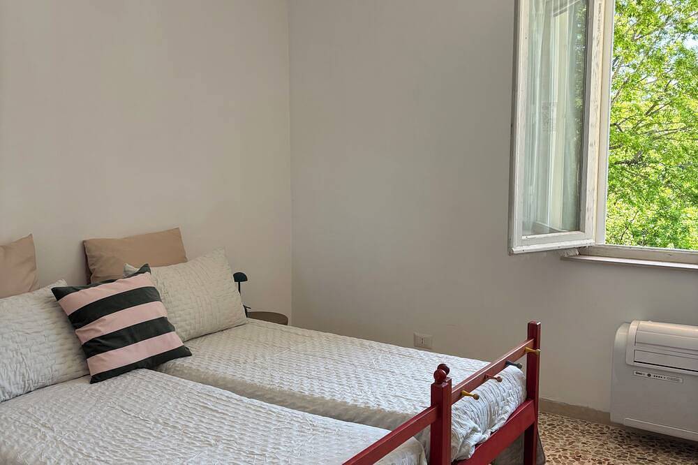 Charming 3-bedroom cottage with lake view in Tuoro sul Trasimeno, Lake Trasimeno