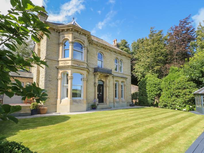 Cottage for 15 people, with Garden in Holmfirth