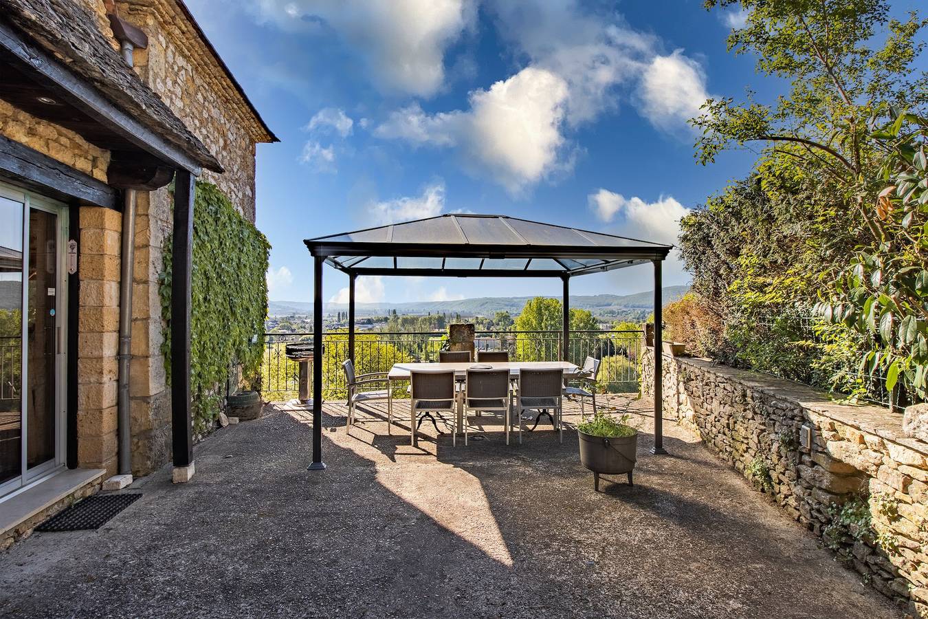 Maison de vacances « Le Pigeonnier de Sinzelle » avec piscine privée, terrasses et Wi-Fi in Saint-Cyprien (Aquitaine), Périgord Noir
