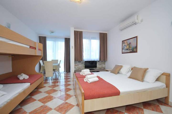 Apartamento de vacaciones para 4 personas, con terraza y jardín - 1