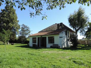 Gîte pour 8 personnes, avec vue et jardin à Lindry