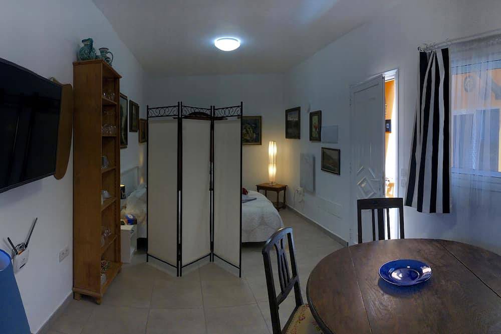 Ganze Wohnung, Dorfshaus komplett renoviert 4 Appartements mit Innenhof in Arico Viejo. B in Arico Viejo, Arico