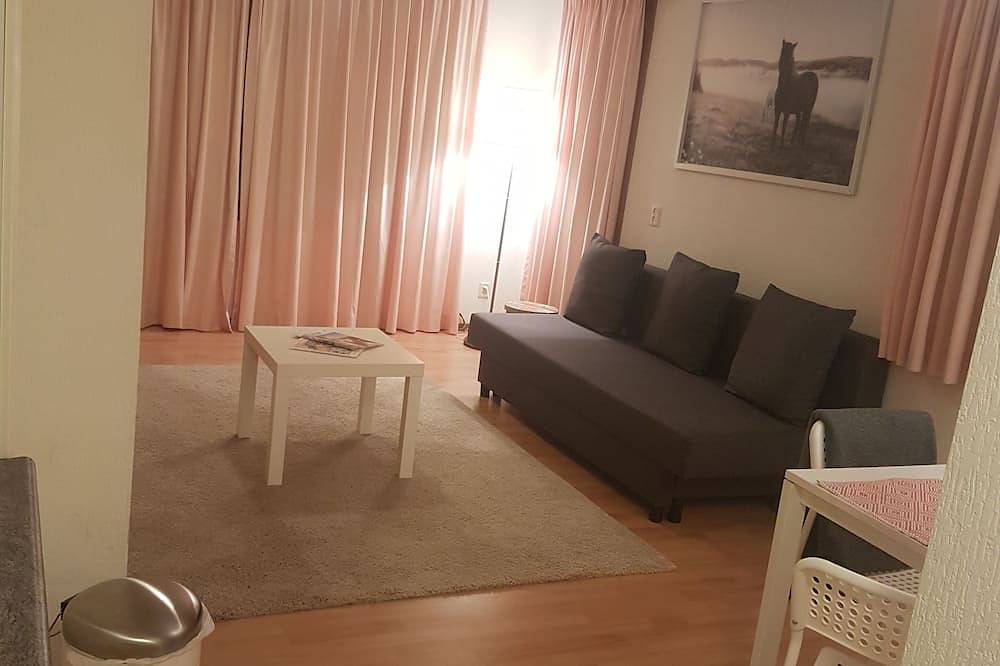 Simple Chalet on Natural Farm near Natural Parks - 1hr from Amsterdam in Hoge Veluwe
