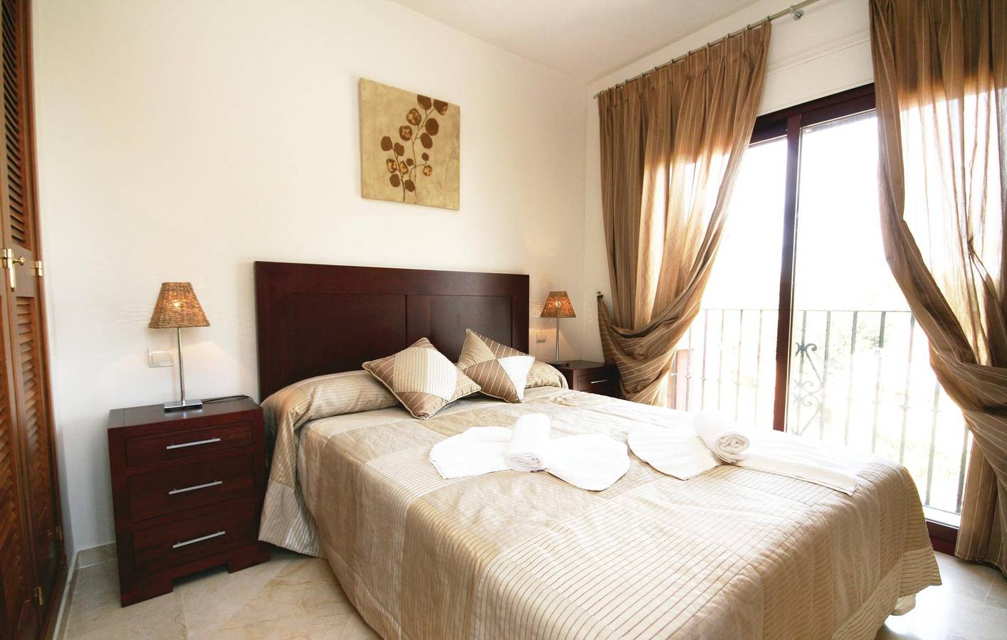 Appartamento intero, Appartamento vista mare con parcheggio, piscina e terrazza in Las Chapas, Marbella