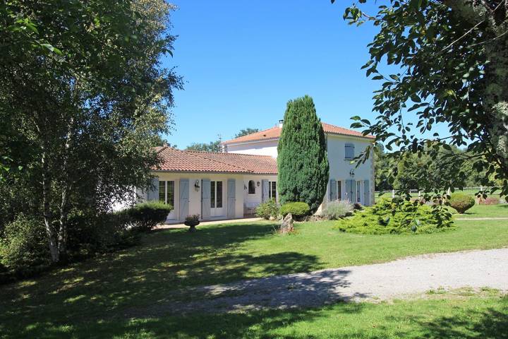 Gîte pour 6 personnes, avec jardin et piscine à Ambazac - 4