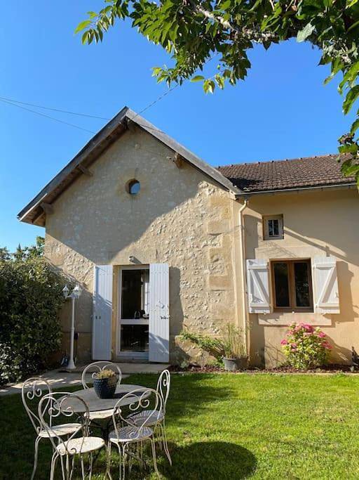 Location de vacances pour 5 personnes, avec vue et jardin, animaux acceptés à Saint-Quentin-de-Caplong