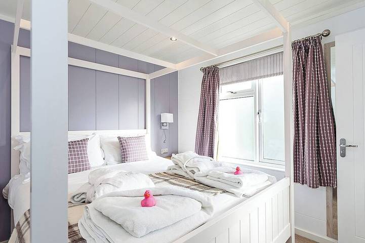 4 Schlafzimmer Unterkunft in Wootton Bridge, Nr Cowes in Wootton Bridge, Isle of Wight