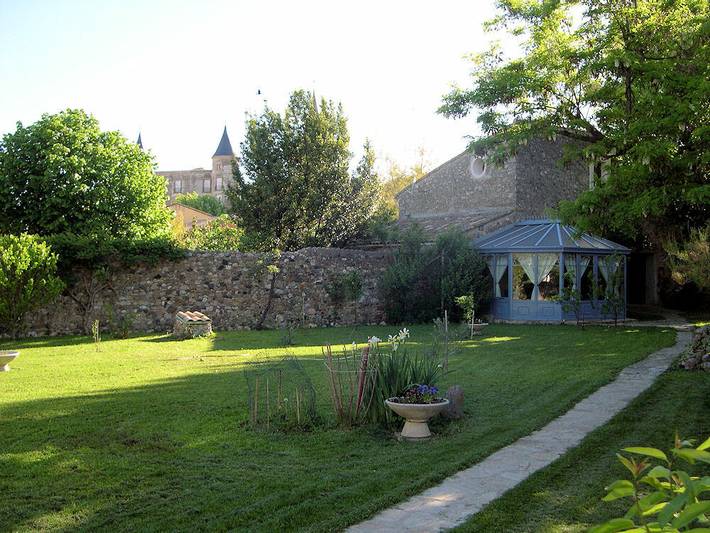 Cottage pour 5 personnes, avec jardin à Pouzolles