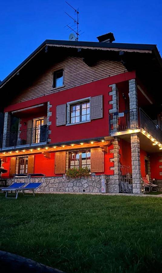 Appartamento per 6 persone, con Terrazza e Giardino nonché Panorama a Castione della Presolana