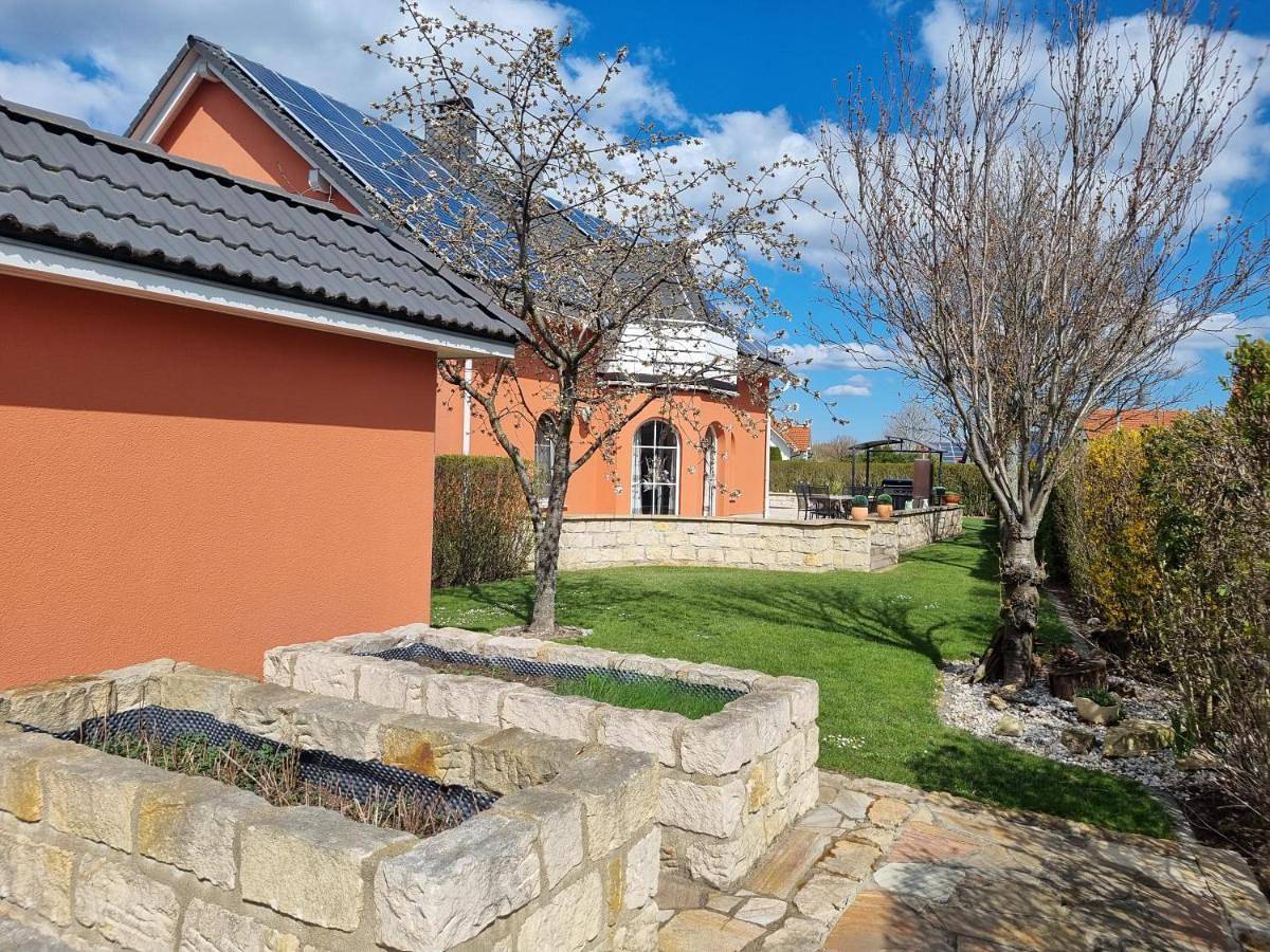 Ganze Wohnung, Moderne Ferienwohnung mit Pool bei Dresden in Kesselsdorf, Wilsdruff