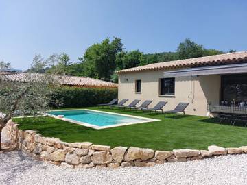 Gîte pour 6 personnes, avec jardin à Callas