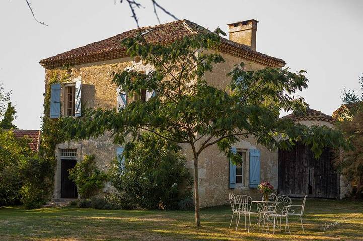 Gîte pour 5 personnes, avec jardin à Bezolles