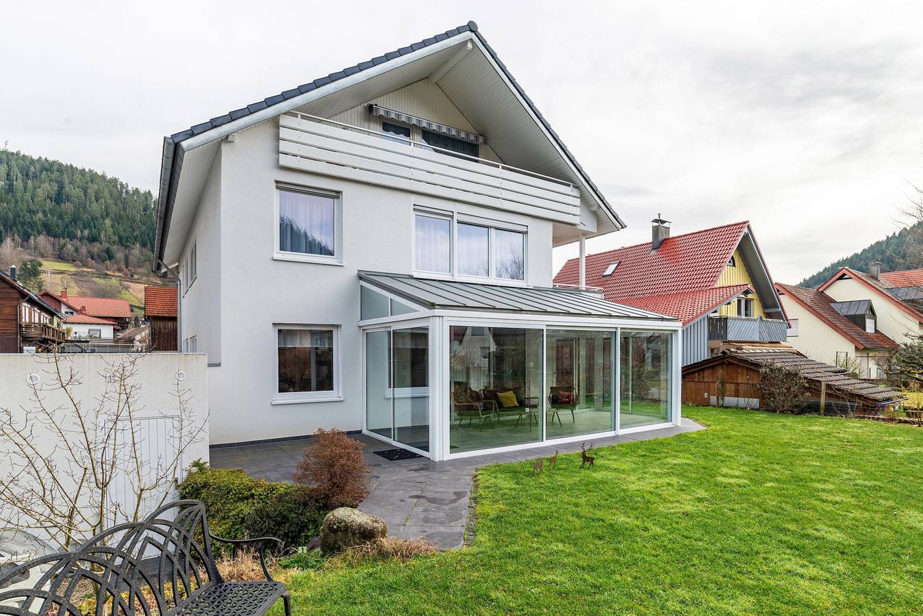 Ganze Wohnung, Ferienwohnung 'Mit Wintergarten' mit privater Terrasse, privatem Garten und Wlan in Calmbach, Bad Wildbad