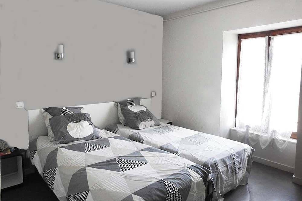 Appartement entier, Appartement 2 Chambre Avec piscine in Louroux-de-Bouble, Région de Montluçon
