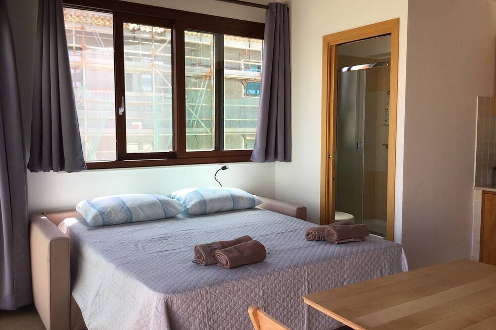 Entire apartment, Attic, stylishly furnished, large terrace and sea view, 5 min. to the beach. in Pozzallo, Ragusa Province