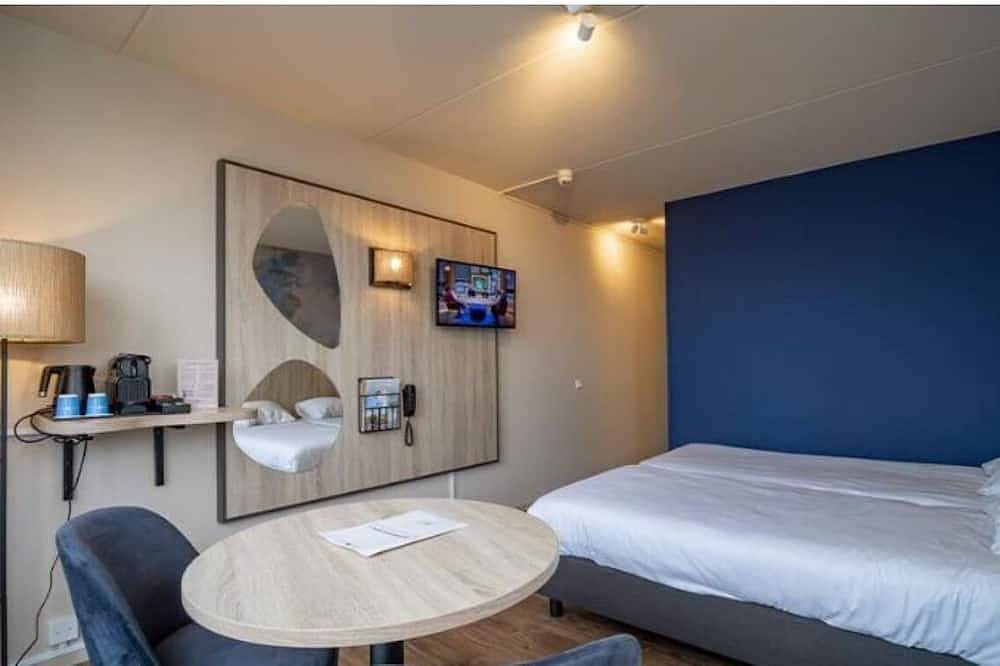 Discover Zeeduin: Beach Walks, Dune Trails, & Cozy Comfort Near the Hotel in Wijk aan Zee, Nederlandse Noordzeekust