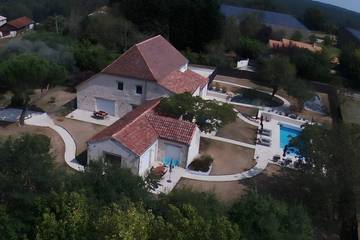 Location de vacances pour 17 personnes, avec jardin et terrasse à Saint-Nexans