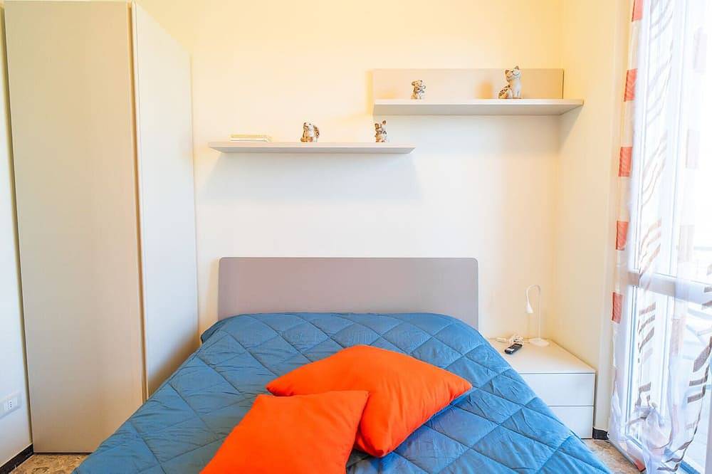 Entire apartment, Gallinara accommodation a stone's throw from the sea in Liguria, Albenga in Albenga, Riviera di Ponente