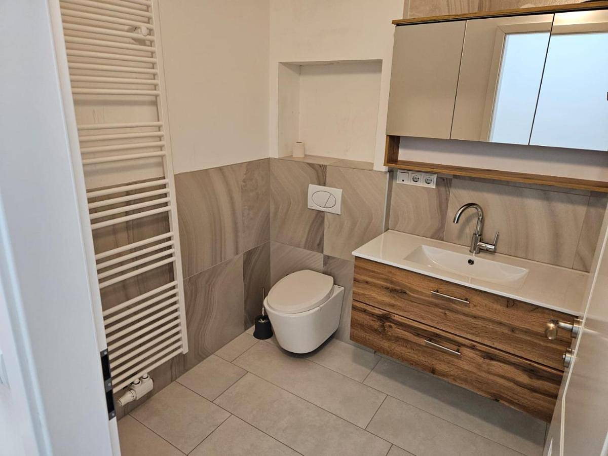 Ganze Wohnung, Three-Bedroom Apartment in Liesing, Wien