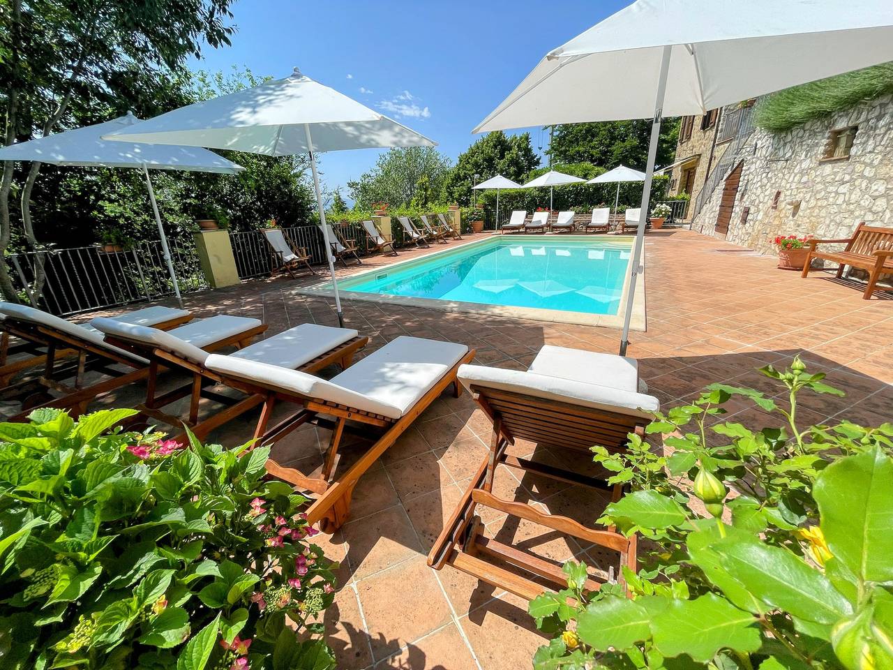 Torretta sleeps 5 with pool and exclusive gardens plus private verandah in Spoleto, Valnerina
