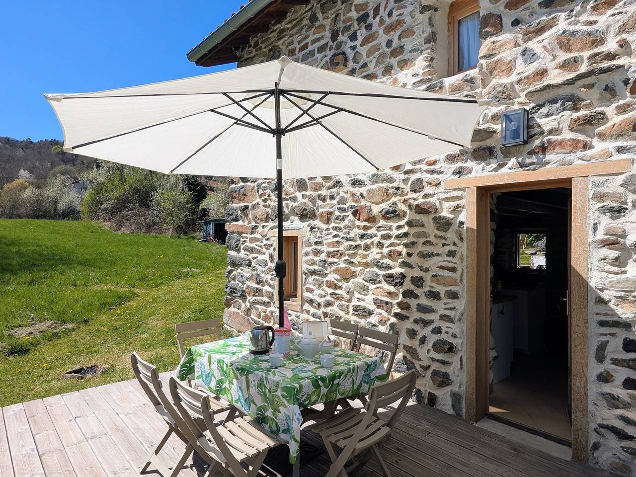 Charmantes Haus in den Loire-Schluchten mit Terrassen und Holzofen in Retournac, Haute-Loire