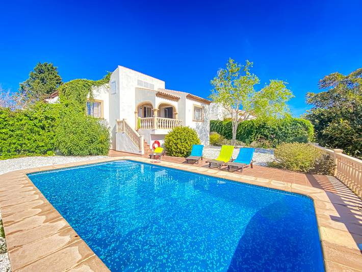 Villa für 4 Personen, mit Garten und Terrasse