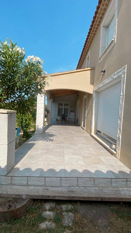 Location de vacances pour 8 personnes, avec bassin pour enfant et jardin ainsi que vue et piscine à Vacqueyras - 4