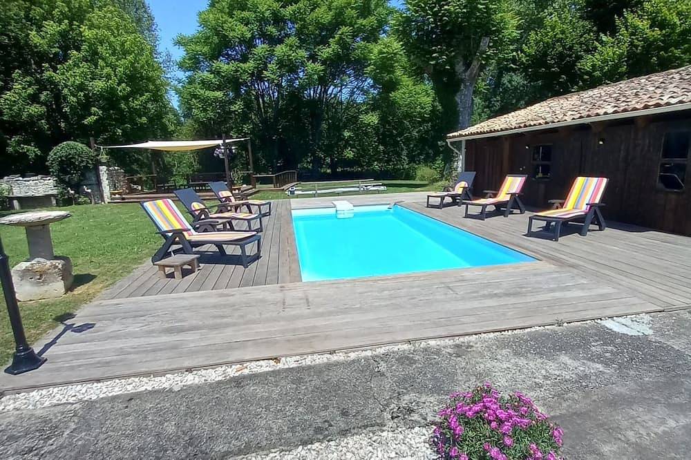 Superb Rural property for 6 with Private Heated Swimming Pool in Bran, Région de Jonzac