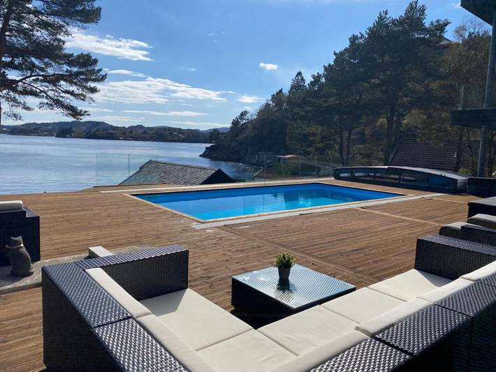 Location de vacances pour 8 personnes, avec piscine ainsi que vue et jardin dans Bergen - 2