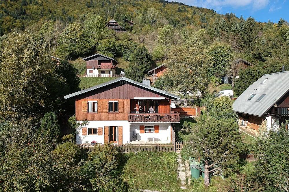 Apartamento entero, Hermosa ubicación en el impresionante Parque Nacional Bauges, Alpes franceses. Caminata en bicicleta de esquí in Aillon-le-Jeune, Chambéry region