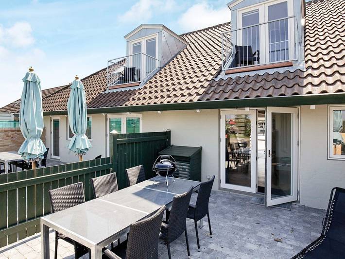 Ferieudlejning for 5 personer, med Balkon og Terrasse samt Sauna i Karrebæksminde