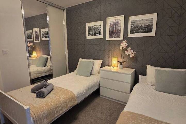 Entire apartment, Modern 2-Bedroom Apartment in Birmingham city centre – Sleeps 6 + Free Parking in Birmingham, Birmingham Area