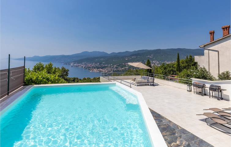Ferienwohnung für 5 Personen, mit Pool und Terrasse in Opatija Riviera