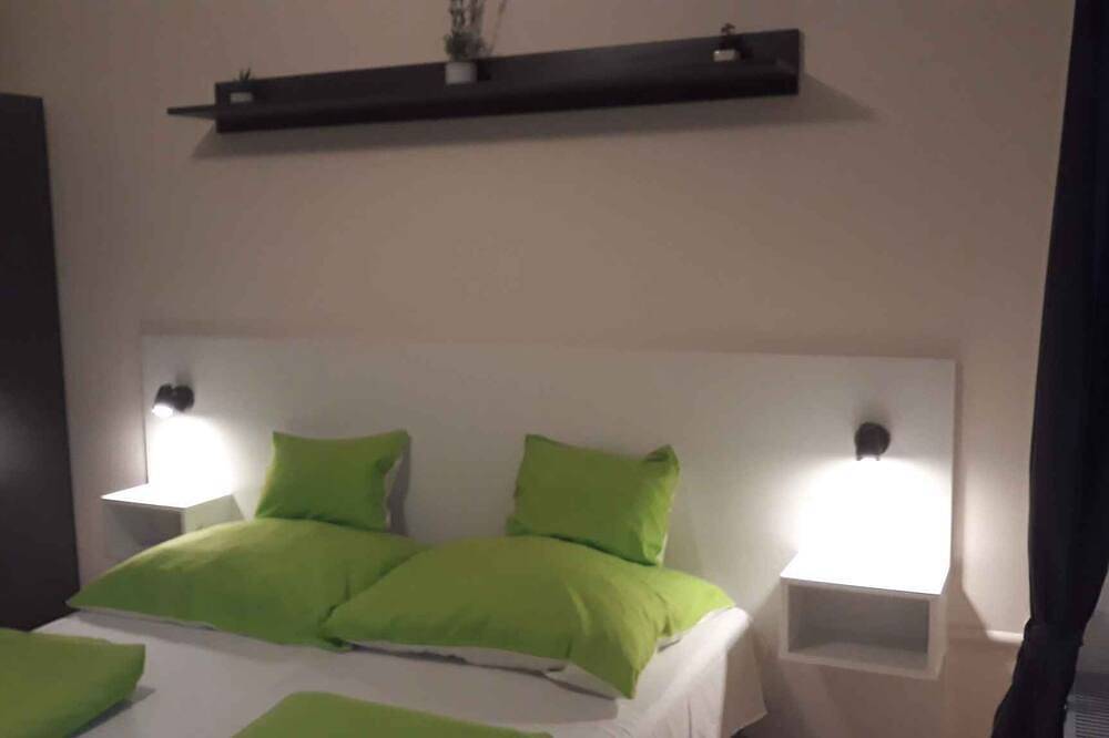Ganze Wohnung, Ferienwohnung mit Außenpool und Klimaanlage in Gyenesdias, Balaton Hochland Nationalpark