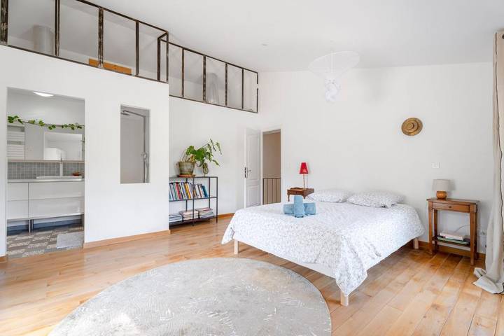 Location de vacances pour 15 personnes, avec piscine et terrasse ainsi que vue et jardin à Simiane-Collongue - 3