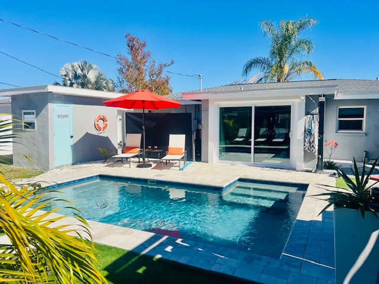 Pool Hottub 5 miles Clearwater Irb Pet Friendly in Largo, Pinellas County