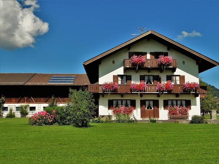 Ferienwohnung für 2 Personen, mit Balkon und Terrasse sowie Ausblick in Krün