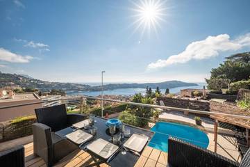 Villa pour 4 personnes, avec terrasse ainsi que vue et piscine à Villefranche-sur-Mer